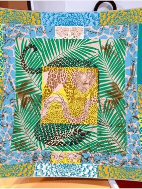 LA PARISIENNE Prestige Square 100% Silk Scarf